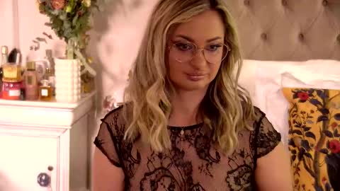 Ela online show from September 2025 09:29:02 PM