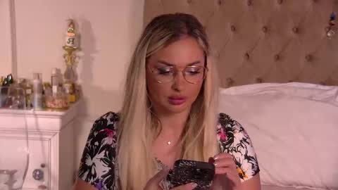 Ela online show from November 2025 09:47:01 PM