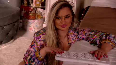 Ela online show from April 2026 09:51:02 PM