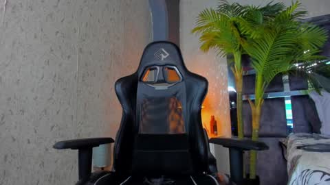 dennis_cox_ online show from February 2025 04:18:02 PM