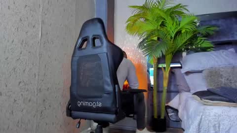 dennis_cox_ online show from February 2025 02:00:01 PM