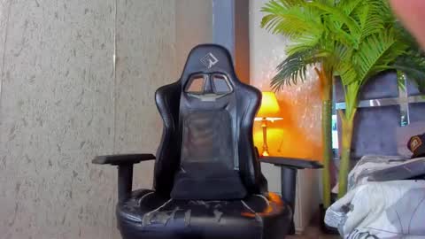 dennis_cox_ online show from February 2025 04:59:01 PM