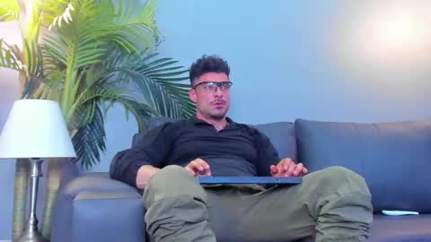 dennis_cox_ online show from October 2025 11:37:02 PM