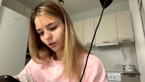 Denni online show from October 2025 05:21:02 PM