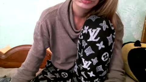 DennisXCarol online show from October 2025 07:42:02 AM