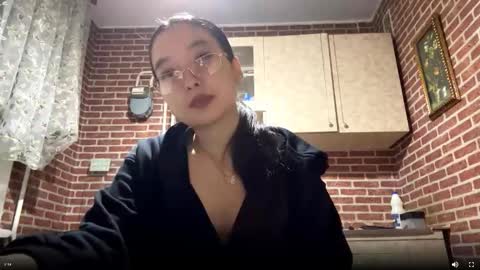 Emma online show from October 2025 01:39:02 PM