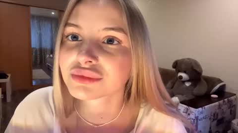 Vi  Victoria online show from October 2025 01:17:01 PM