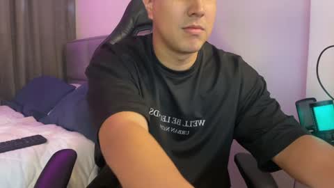 Dereck online show from February 2025 09:29:01 PM