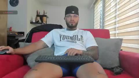 Snapshot of dereckgreen chatting on June 2026 06:23:01 PM dereckgreen online show from June 2026 06:23:01 PM