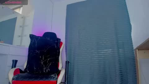 dereckhardd online show from April 2026 02:24:01 PM