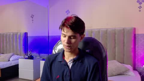 derek_sinn online show from April 2026 07:55:01 PM