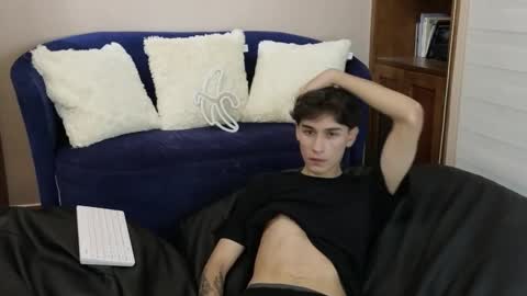 Snapshot of derekswan chatting on November 2025 11:36:02 PM Derek online show from November 2025 11:36:02 PM