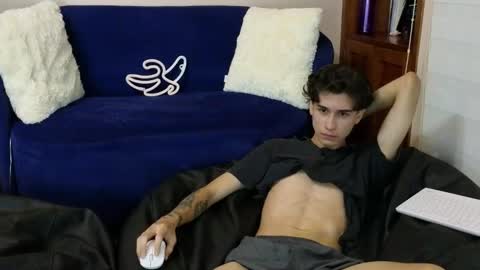 Snapshot of derekswan chatting on November 2025 10:47:01 PM Derek online show from November 2025 10:47:01 PM