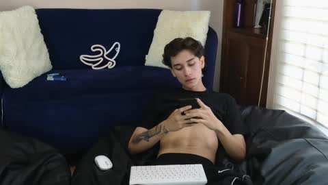 Snapshot of derekswan chatting on November 2025 08:42:01 PM Derek online show from November 2025 08:42:01 PM