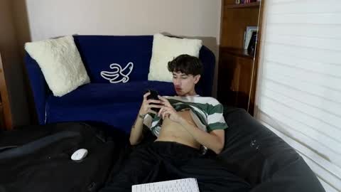 Snapshot of derekswan chatting on November 2025 09:57:02 PM Derek online show from November 2025 09:57:02 PM