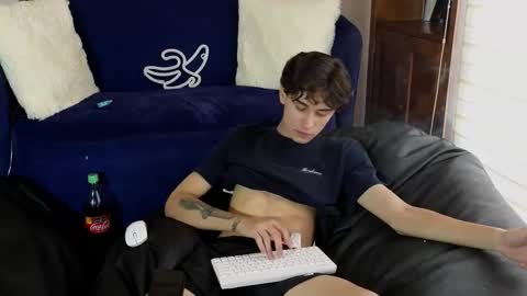 Snapshot of derekswan chatting on November 2025 08:08:01 PM Derek online show from November 2025 08:08:01 PM