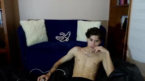 Snapshot of derekswan chatting on November 2025 12:43:02 AM Derek online show from November 2025 12:43:02 AM