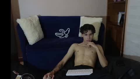 Snapshot of derekswan chatting on November 2025 11:19:02 PM Derek online show from November 2025 11:19:02 PM