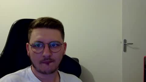 Snapshot of dervechi chatting on June 2026 05:52:01 PM dervechi online show from June 2026 05:52:01 PM