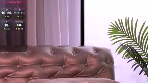 Snapshot of desiredmia_ chatting on November 2025 06:01:01 AM Mia online show from November 2025 06:01:01 AM