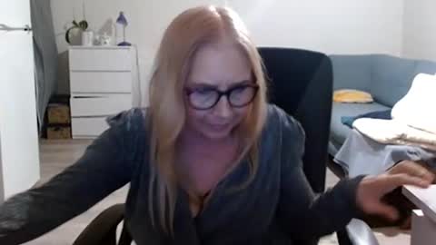 S O F I A online show from February 2025 06:08:02 PM