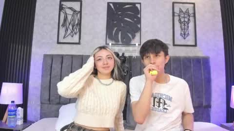 Snapshot of destello_xxx chatting on May 2026 04:02:01 PM Destello online show from May 2026 04:02:01 PM
