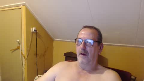 Snapshot of destelp chatting on October 2025 05:54:02 PM destelp online show from October 2025 05:54:02 PM