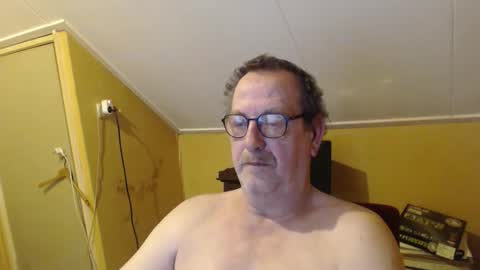 Snapshot of destelp chatting on November 2025 11:30:01 PM destelp online show from November 2025 11:30:01 PM