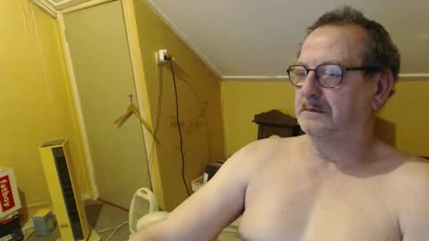 Snapshot of destelp chatting on February 2026 11:30:01 PM destelp online show from February 2026 11:30:01 PM