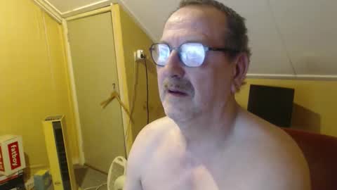 Snapshot of destelp chatting on April 2026 09:48:02 PM destelp online show from April 2026 09:48:02 PM
