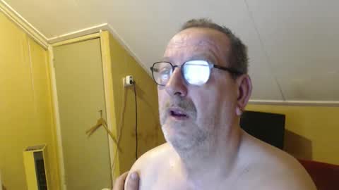 Snapshot of destelp chatting on May 2026 05:01:02 AM destelp online show from May 2026 05:01:02 AM