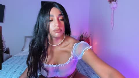 Destinne Mill online show from February 2025 11:21:02 AM