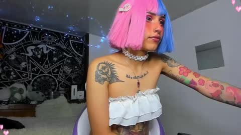 Snapshot of devadoll chatting on March 2025 01:37:01 AM Gi HELP ME REACH 50 THUMPS UP 3 online show from March 2025 01:37:01 AM