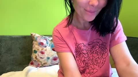 Snapshot of devilbunny01 chatting on October 2025 05:08:01 AM Tina online show from October 2025 05:08:01 AM