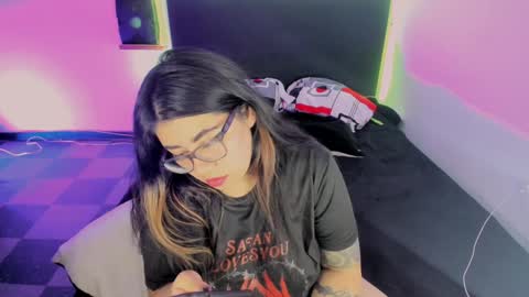 Snapshot of devilfox29 chatting on January 2025 02:15:01 AM L I NA online show from January 2025 02:15:01 AM