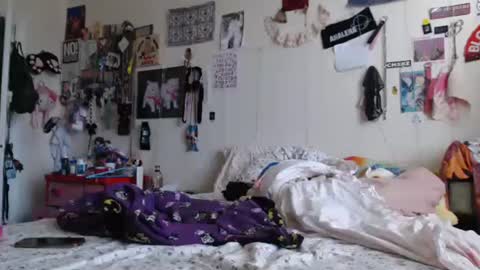 Snapshot of devilg1rl chatting on December 2024 10:21:01 PM poutyangel online show from December 2024 10:21:01 PM