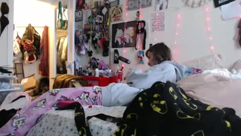 Snapshot of devilg1rl chatting on December 2024 10:51:01 PM poutyangel online show from December 2024 10:51:01 PM