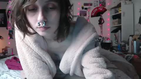 Snapshot of devilg1rl chatting on December 2024 07:22:01 AM poutyangel online show from December 2024 07:22:01 AM