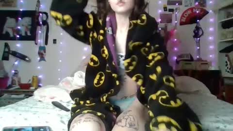 Snapshot of devilg1rl chatting on January 2025 08:22:01 AM poutyangel online show from January 2025 08:22:01 AM