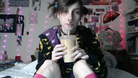 Snapshot of devilg1rl chatting on February 2025 06:39:01 AM poutyangel online show from February 2025 06:39:01 AM