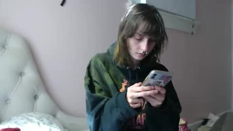 Snapshot of devilg1rl chatting on October 2025 08:38:02 PM poutyangel online show from October 2025 08:38:02 PM