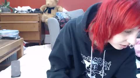 Snapshot of devilg1rl chatting on November 2025 10:25:02 PM poutyangel online show from November 2025 10:25:02 PM