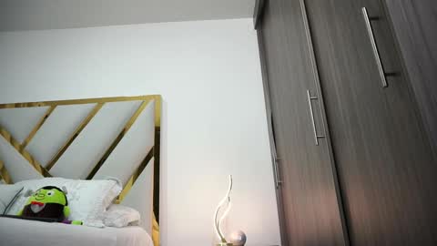 Devin Hunter online show from September 2025 12:12:02 AM