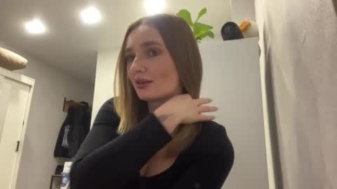 Mira online show from November 2025 06:18:01 PM