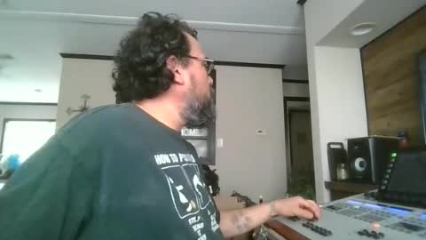 Snapshot of dexterbanana chatting on June 2026 09:28:02 PM Mike Sounde online show from June 2026 09:28:02 PM