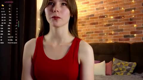 Kira online show from October 2025 07:02:02 PM