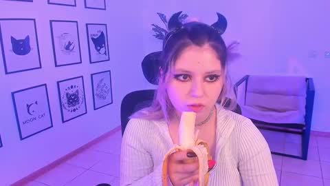 Dia online show from February 2025 11:06:01 PM