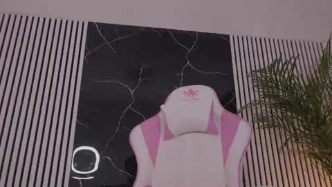 Snapshot of diamond_ava_ chatting on June 2026 09:03:01 AM Thea online show from June 2026 09:03:01 AM