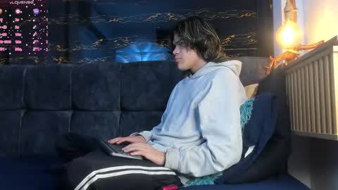 diamond_twink online show from November 2025 04:01:02 AM