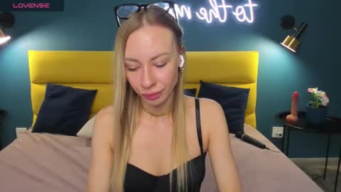 Diana  online show from September 2025 01:32:02 AM